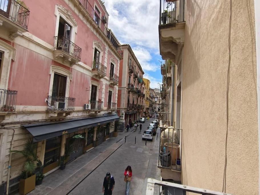 Retroetnea - Appartamento In Centro Storico - Con Camere Comunicanti 卡塔尼亚 外观 照片